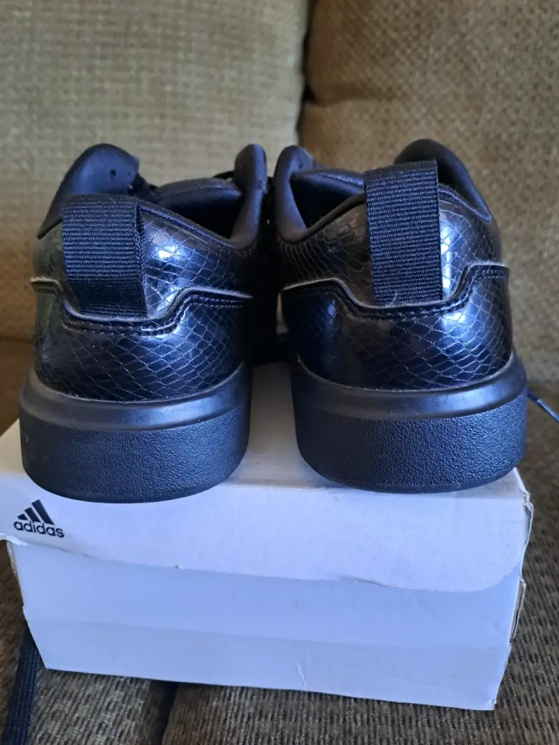 Zapatillas urbanas de mujer adidas. - 4