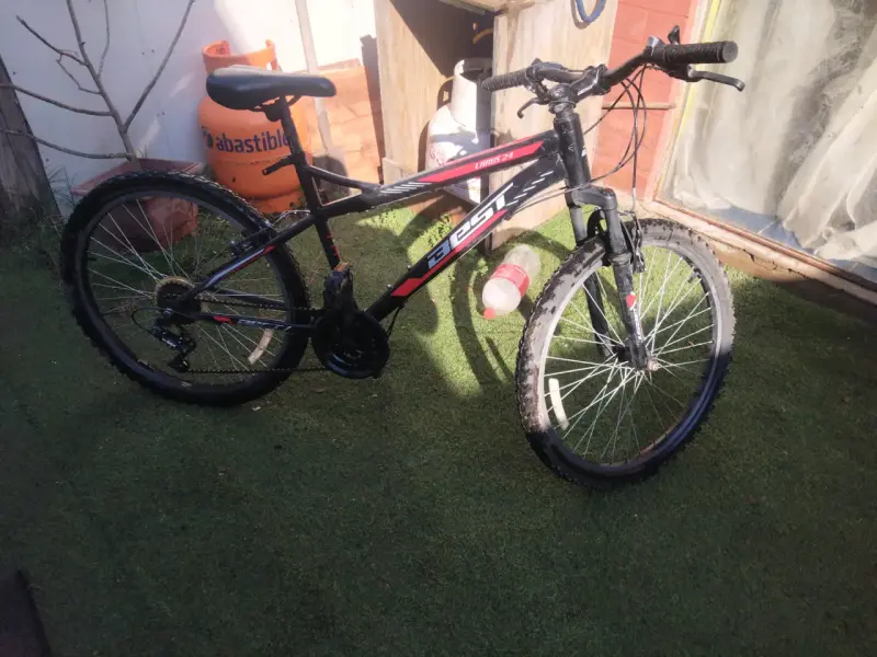 Bicicleta montaña negra y roja - 3