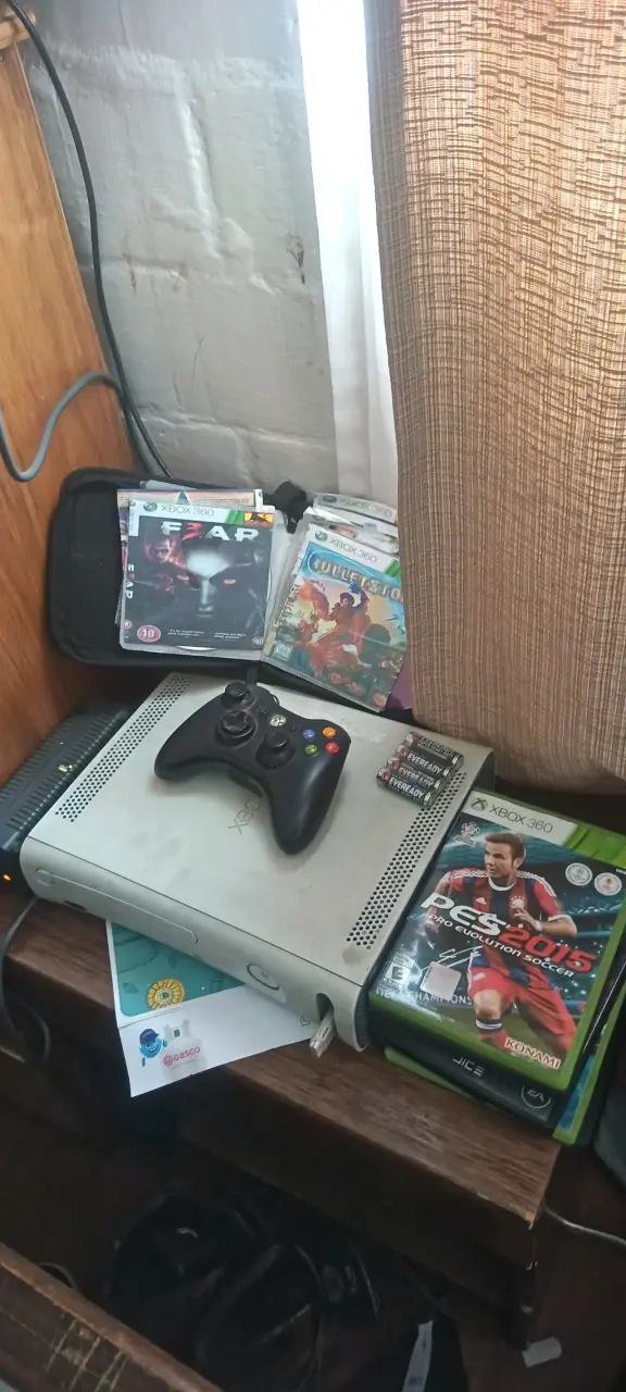 Consola Xbox 360 con juegos - 1