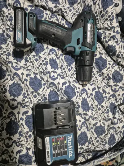 Taladro inalámbrico Makita 12V - miniatura 1