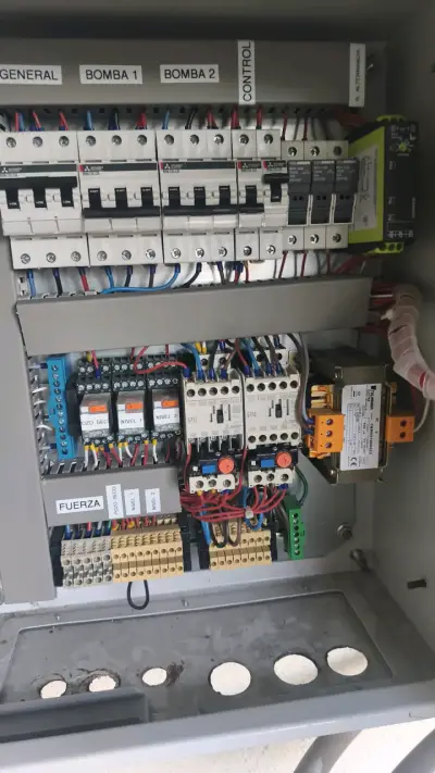 Tablero eléctrico controlador de bombas - miniatura 1