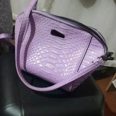 Cartera dorada con brillantes - miniatura 2