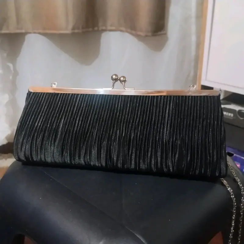 Cartera dorada con brillantes - 3