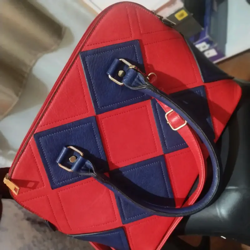 Cartera dorada con brillantes - 5