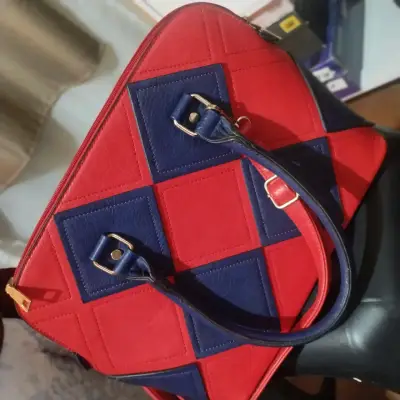 Cartera dorada con brillantes - miniatura 5