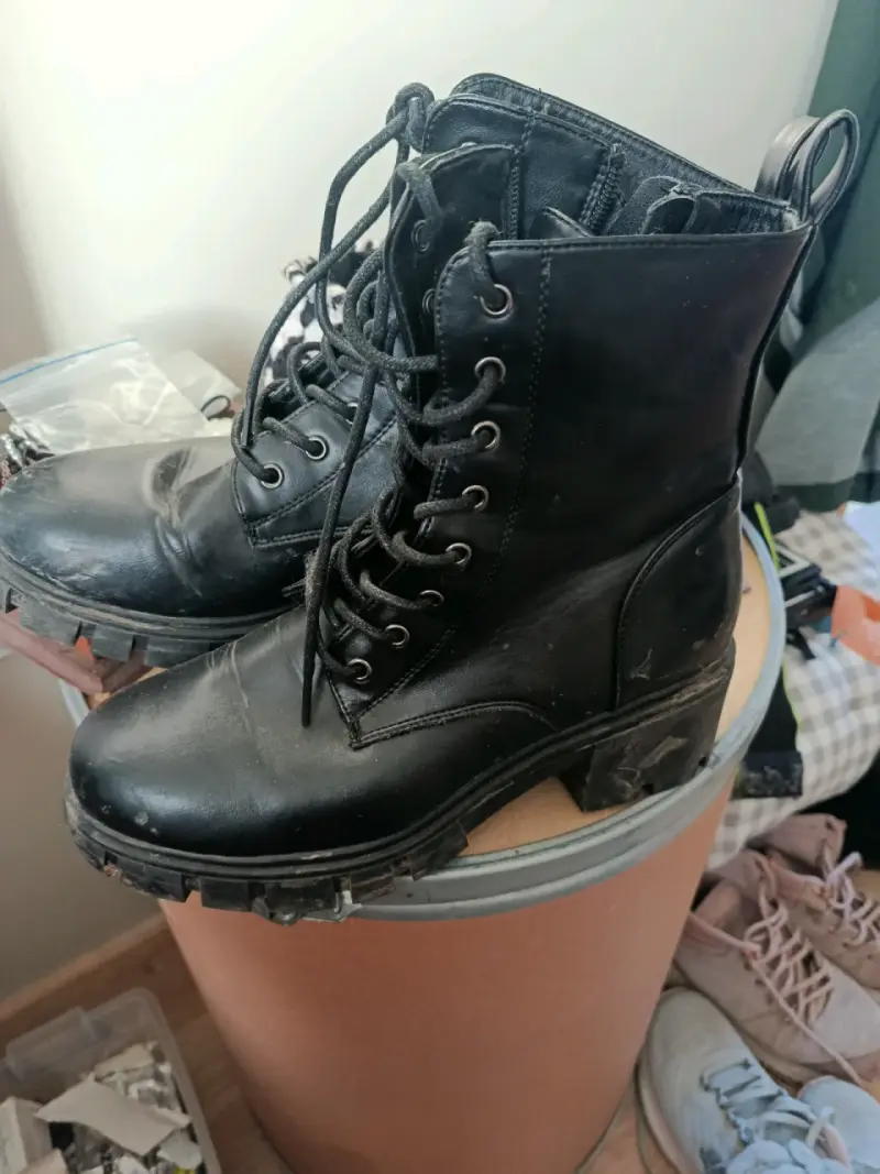 Botas negras de cuero - 1