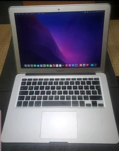 MacBook Air i5, 8gb,. 251gb + bolso exclusivo cuer - miniatura 1