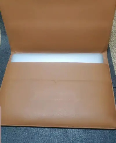 MacBook Air i5, 8gb,. 251gb + bolso exclusivo cuer - miniatura 2