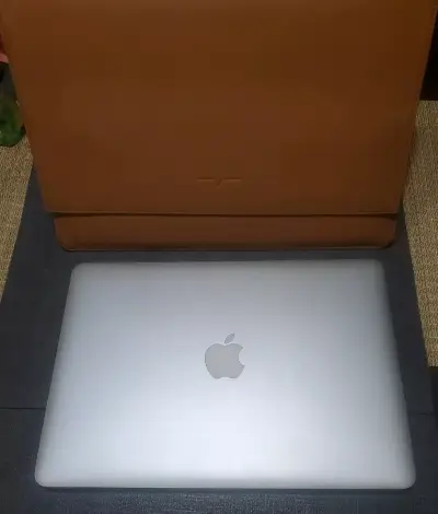 MacBook Air i5, 8gb,. 251gb + bolso exclusivo cuer - miniatura 4
