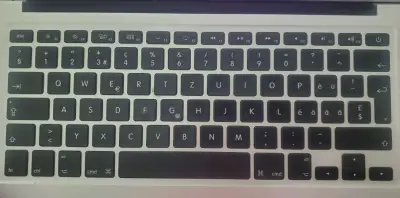 MacBook Air i5, 8gb,. 251gb + bolso exclusivo cuer - miniatura 5