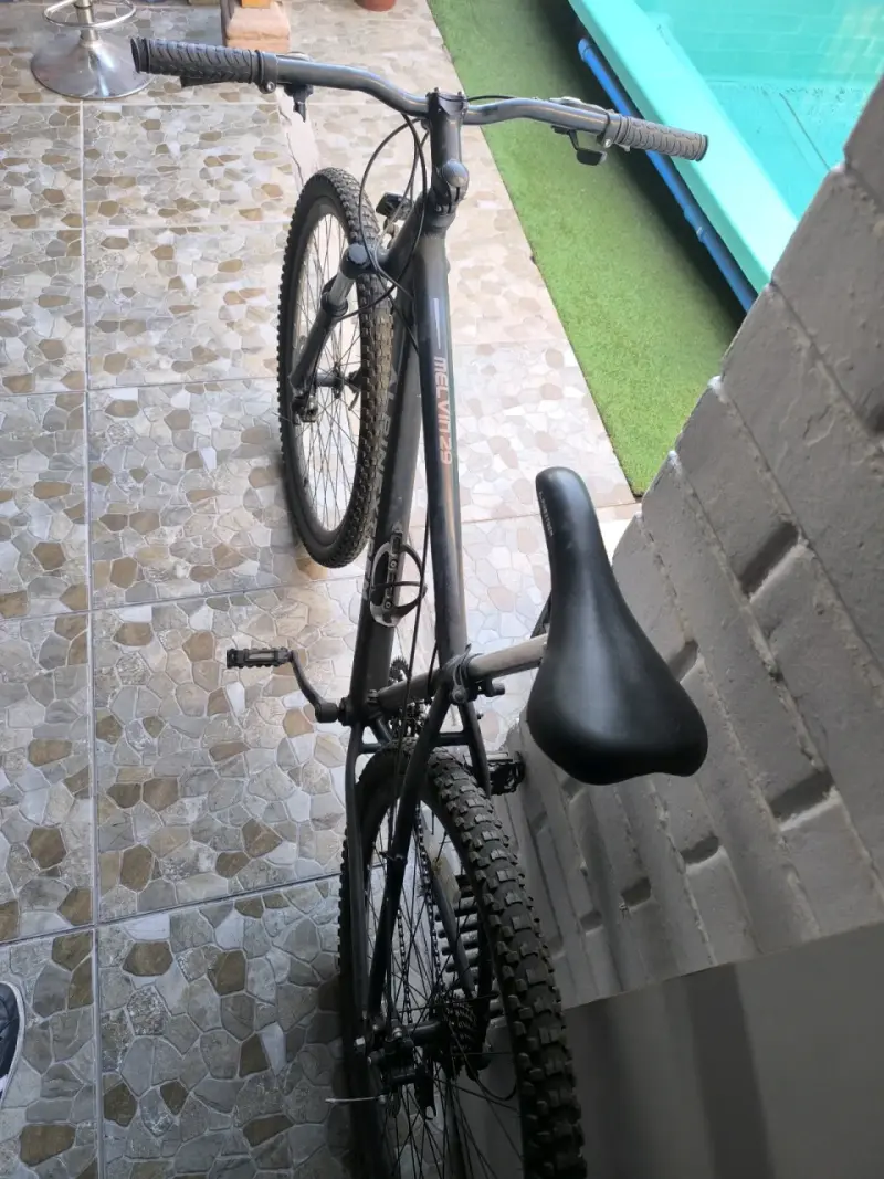 Bicicleta montaña negra - 1