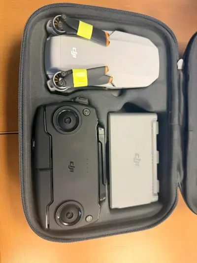 Dron DJI con control y estuche - miniatura 1