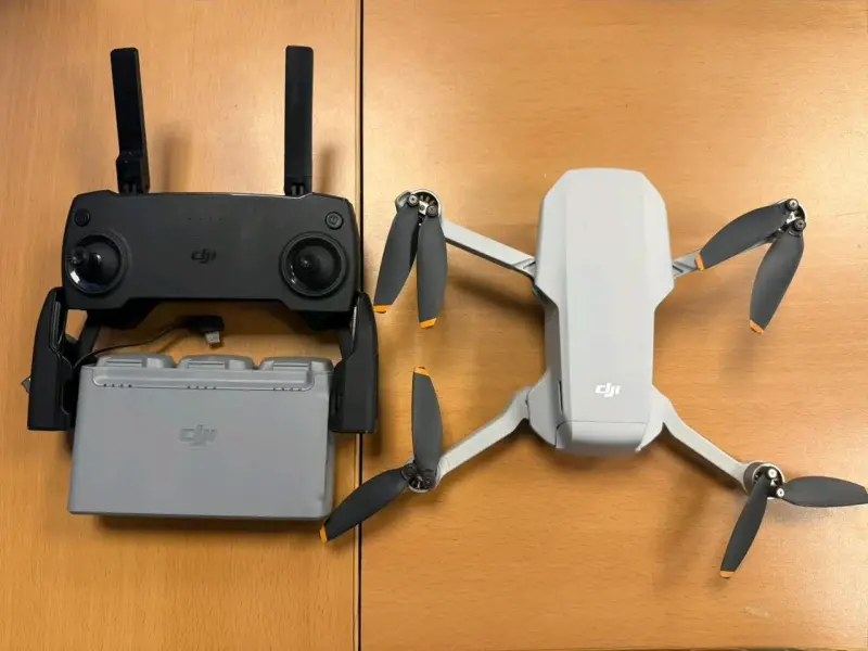 Dron DJI con control y estuche - 2