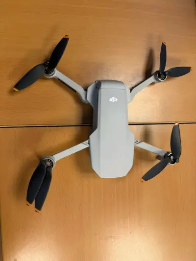 Dron DJI con control y estuche - miniatura 3