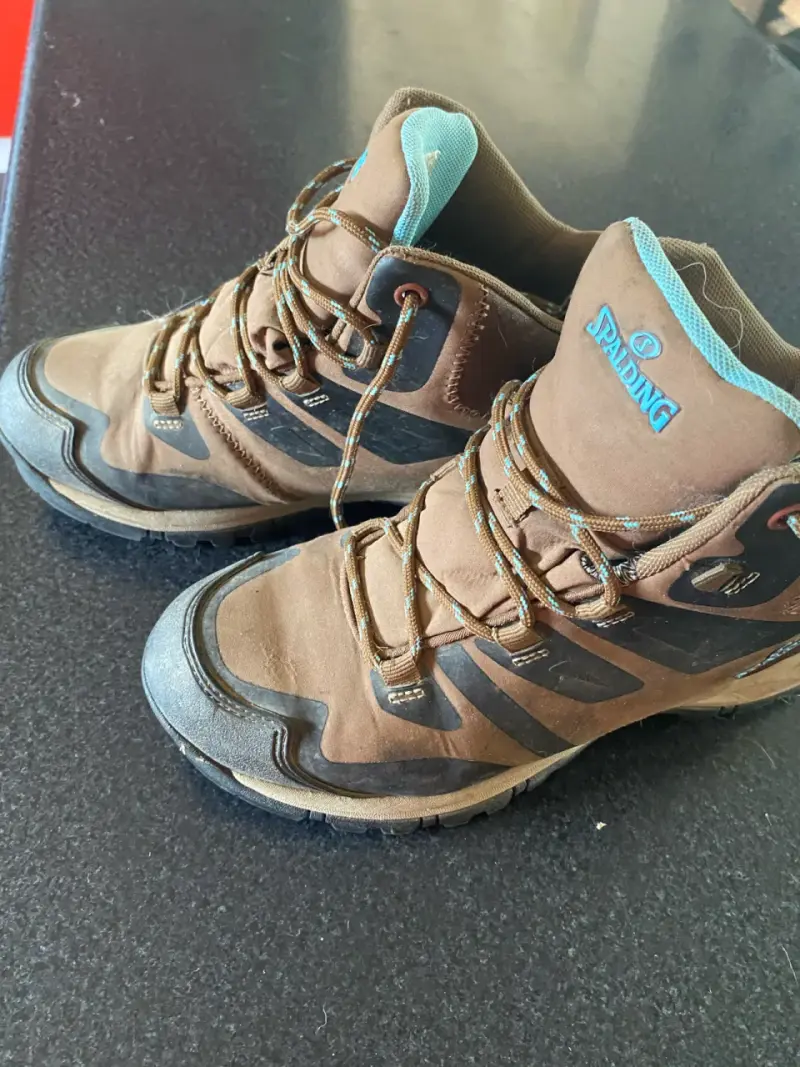 Botas de montaña Spalding café