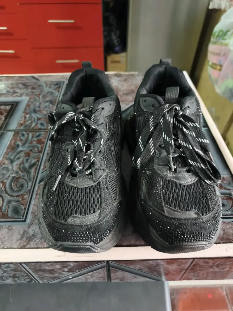 Zapatillas deportivas negras brillantes - 1