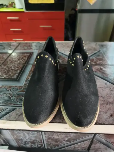Zapatos negros con tachas - miniatura 1
