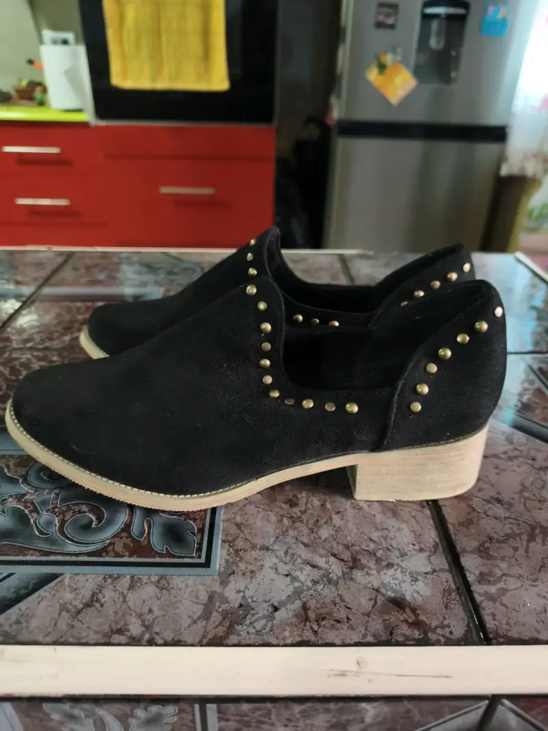 Zapatos negros con tachas - 2