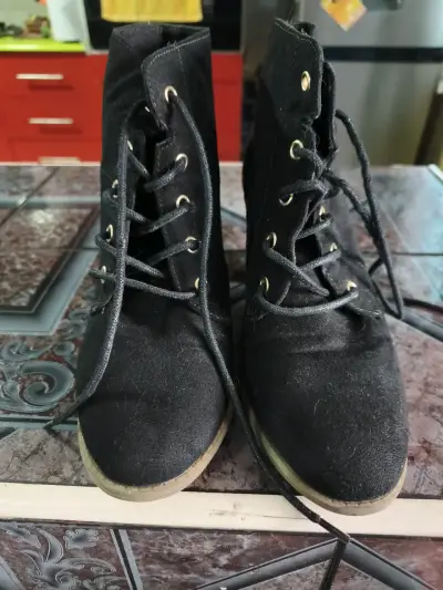 Botines negros de gamuza - miniatura 1