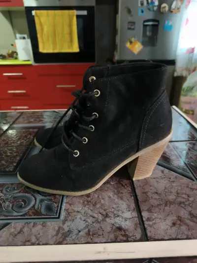Botines negros de gamuza - miniatura 2