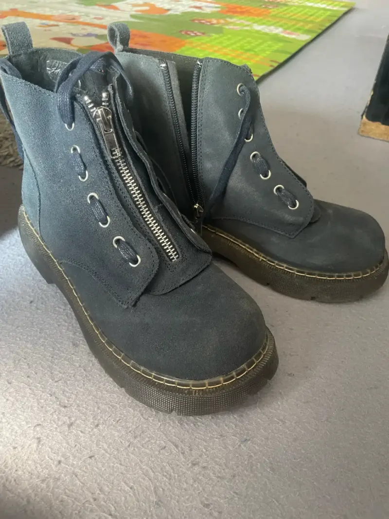 Bota azul marino con cierre y cordones - 2