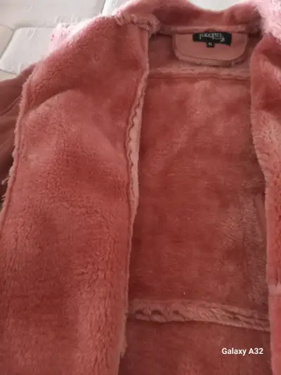 Chaqueta rosada con cierre todo piel - miniatura 2