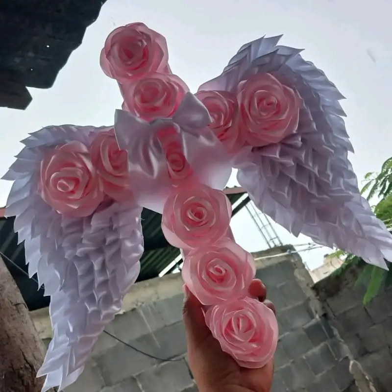 Cruz decorativa con rosas - 2