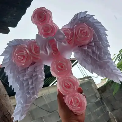 Cruz decorativa con rosas - miniatura 2