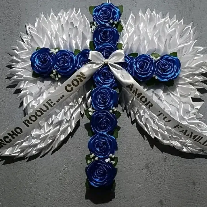 Cruz decorativa con rosas - 3