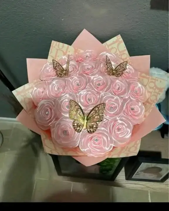 Cruz decorativa con rosas - 5