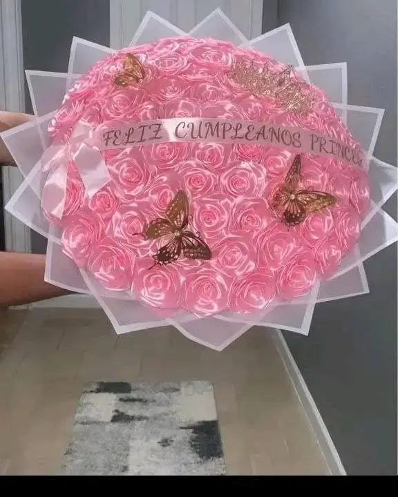 Ramo decorativo con diseño tierno - 5