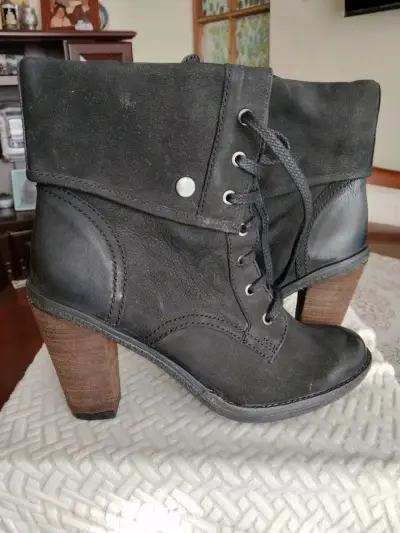 Botas negras de cuero con taco - miniatura 2