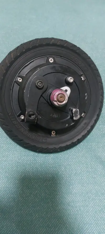 Rueda para scooter eléctrico - miniatura 1