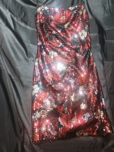 Vestido corto de lentejuela - miniatura 1