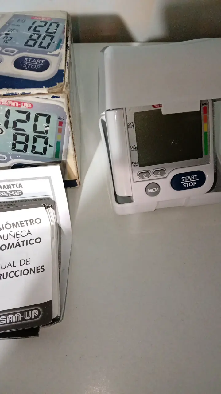 Tensiómetro de muñeca automático - 2