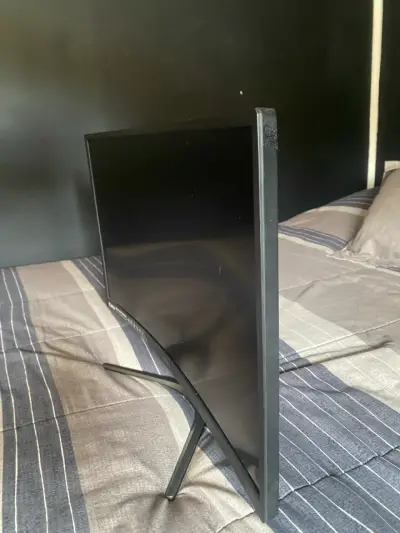 Monitor curvo MSI 24 pulgadas 75hz 1ms - miniatura 3