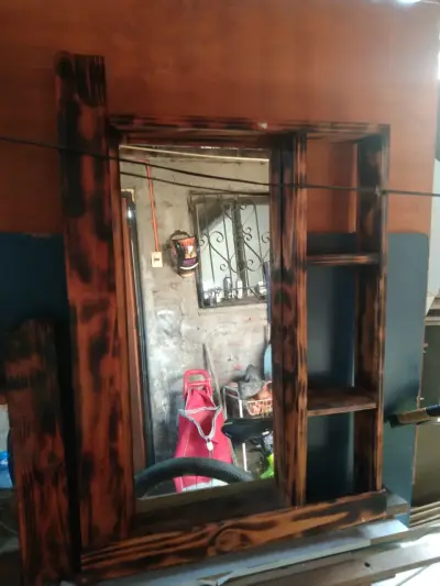 Espejo de madera con estantes - miniatura 1