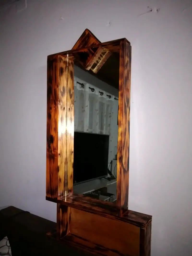 Espejo de madera con estantes - 3