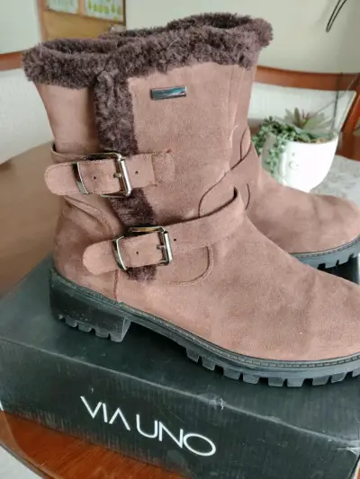 Botas marrones con forro de peluche - miniatura 2