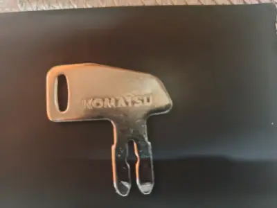 Llave de repuesto metálica - miniatura 2