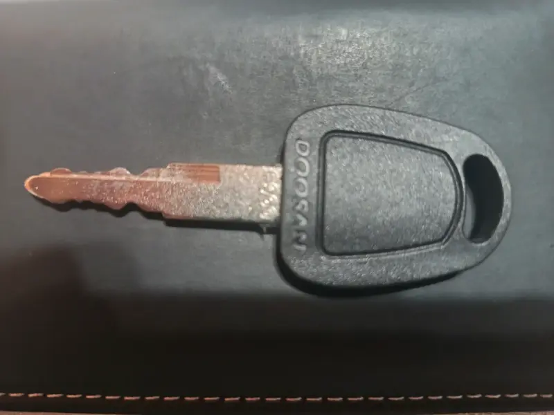 Llave de repuesto metálica - 3