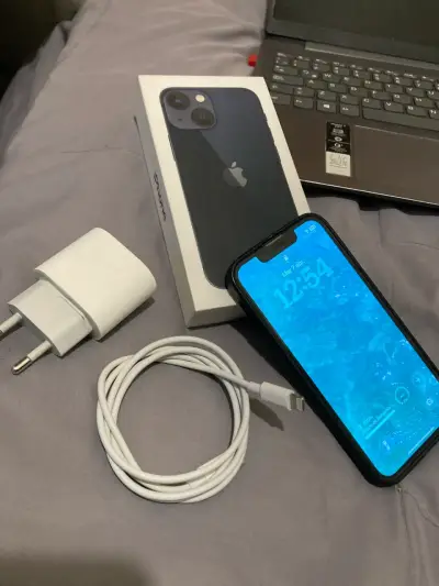 iPhone 13 con caja y accesorios - miniatura 1