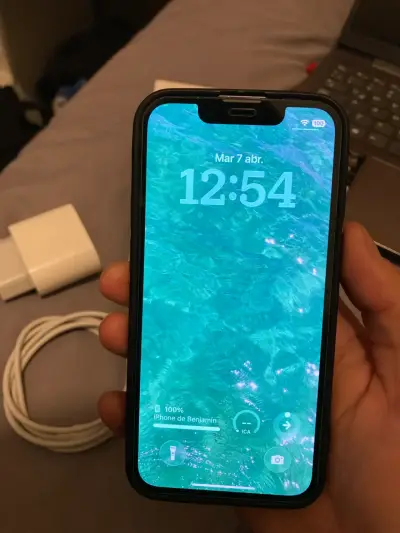iPhone 13 con caja y accesorios - miniatura 2
