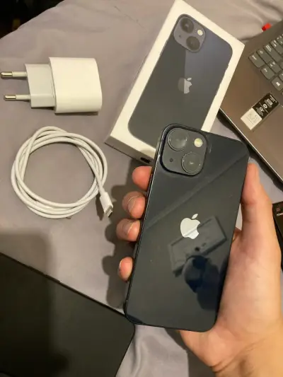 iPhone 13 con caja y accesorios - miniatura 3