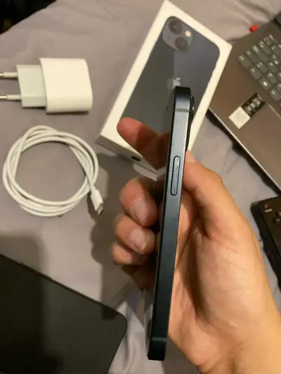 iPhone 13 con caja y accesorios - miniatura 4