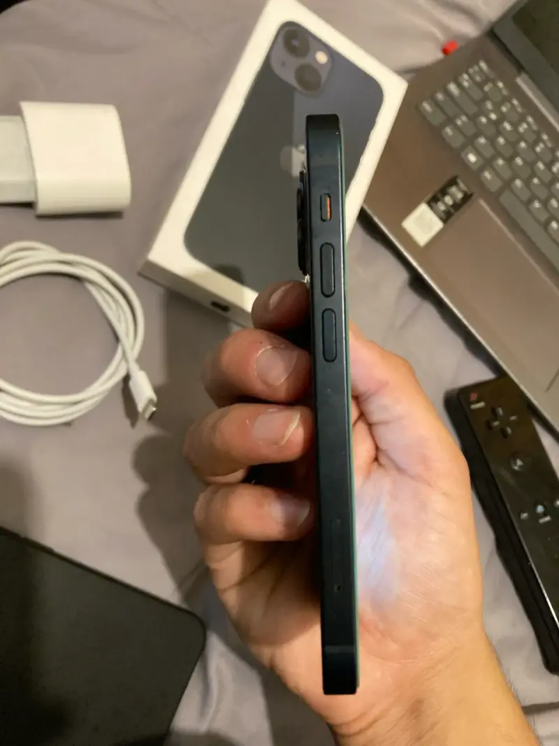 iPhone 13 con caja y accesorios - 5