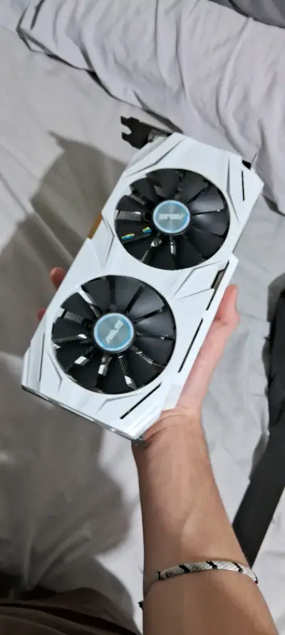 Tarjeta gráfica ASUS GTX 1060 6gb - miniatura 1