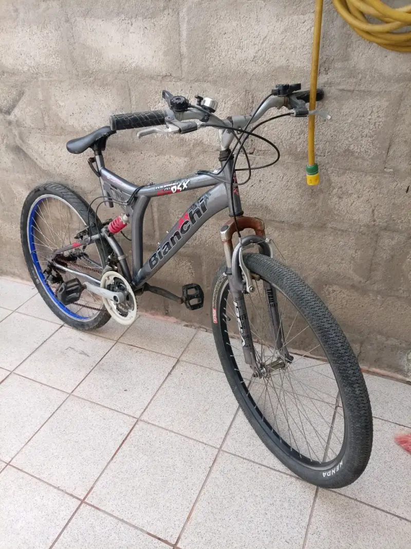 Bicicleta Bianchi montaña gris - 1