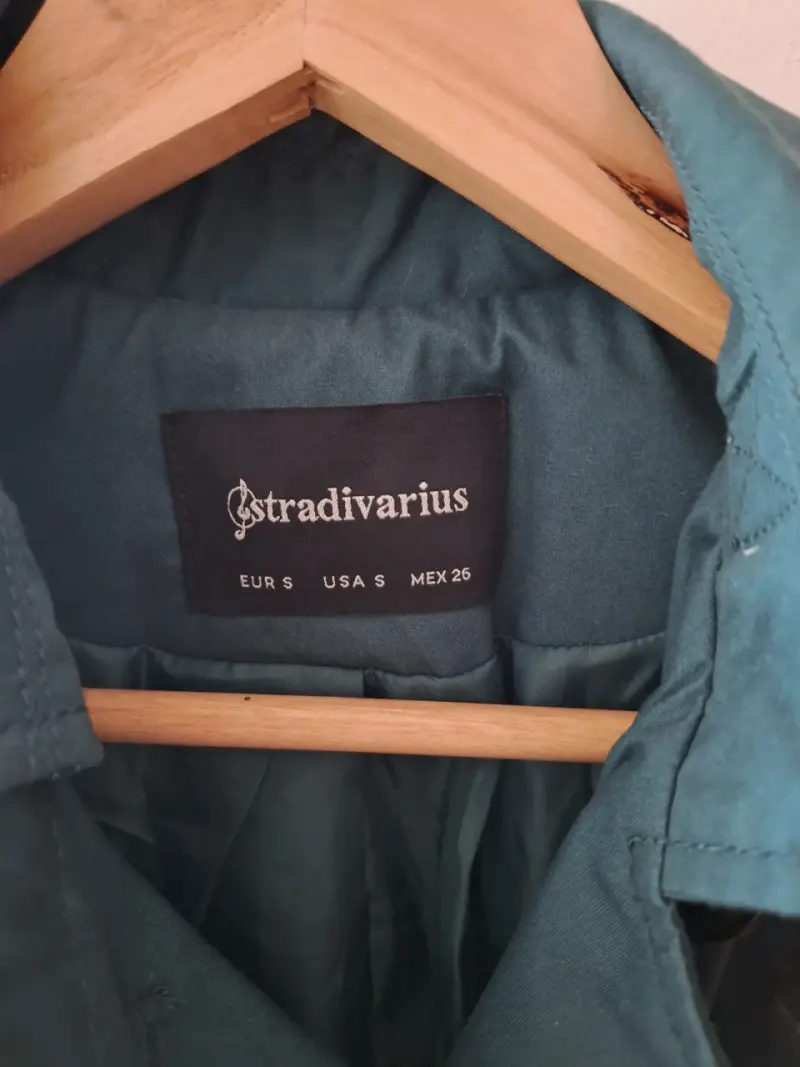 Abrigo impermeable verde Stradivarius - 2