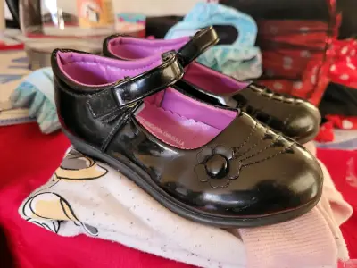 Zapatos tipo charol negros para niña - miniatura 1
